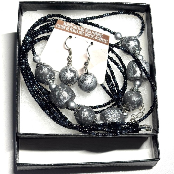 Set of beaded multi layered necklace and earrings - black and silver - Picture 1 of 6